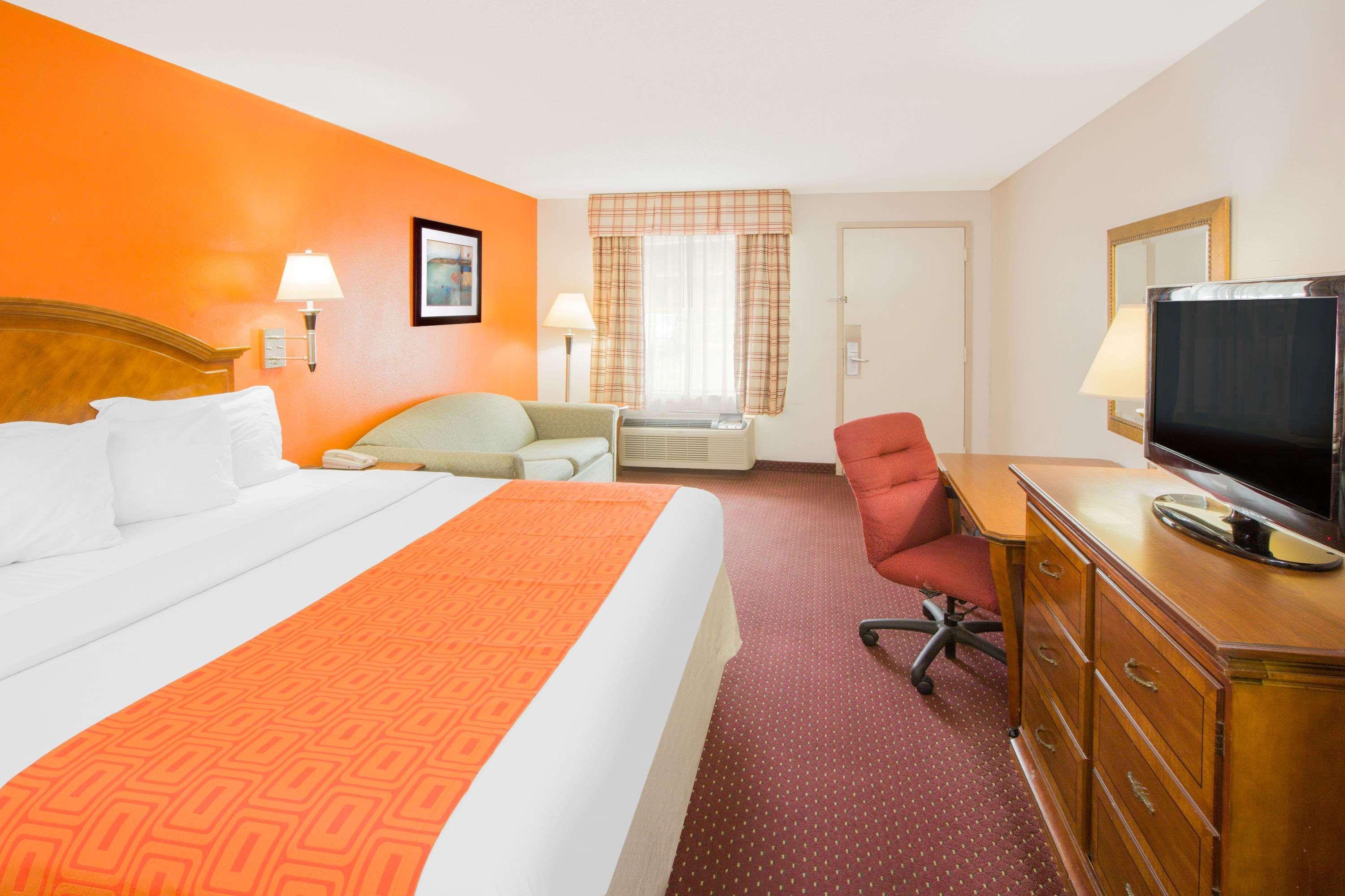 Howard Johnson By Wyndham Dothan Exteriör bild
