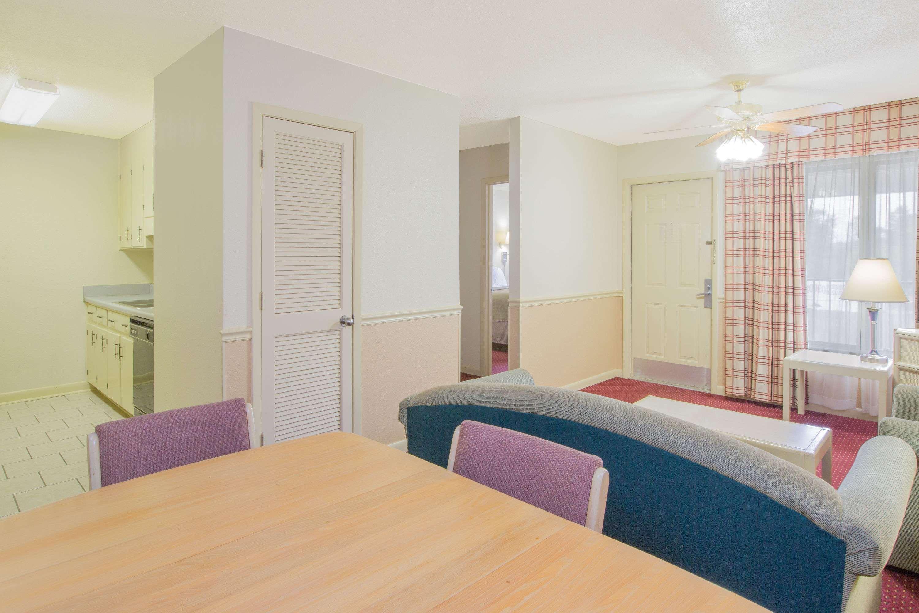 Howard Johnson By Wyndham Dothan Exteriör bild